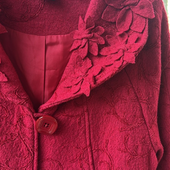 Stunning red wool swing coat with red embroidery, size large - Picture 2 of 5